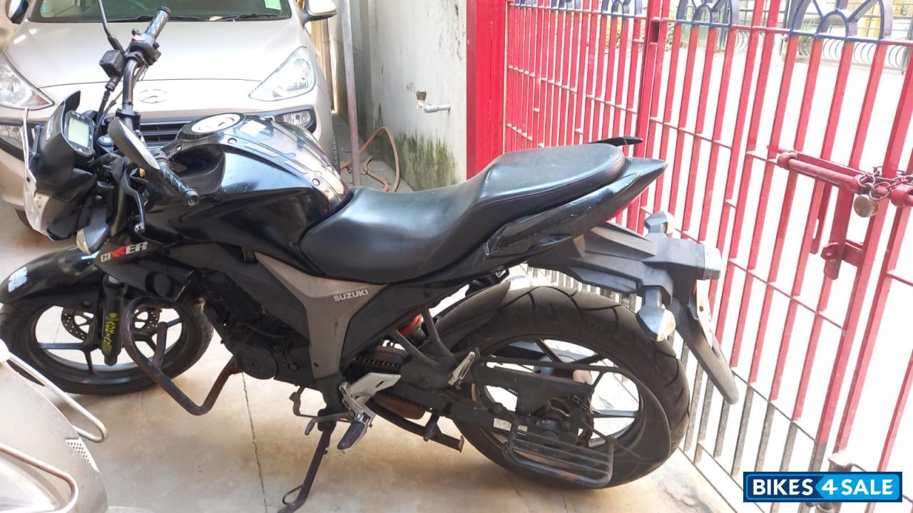 Black Suzuki Gixxer 150