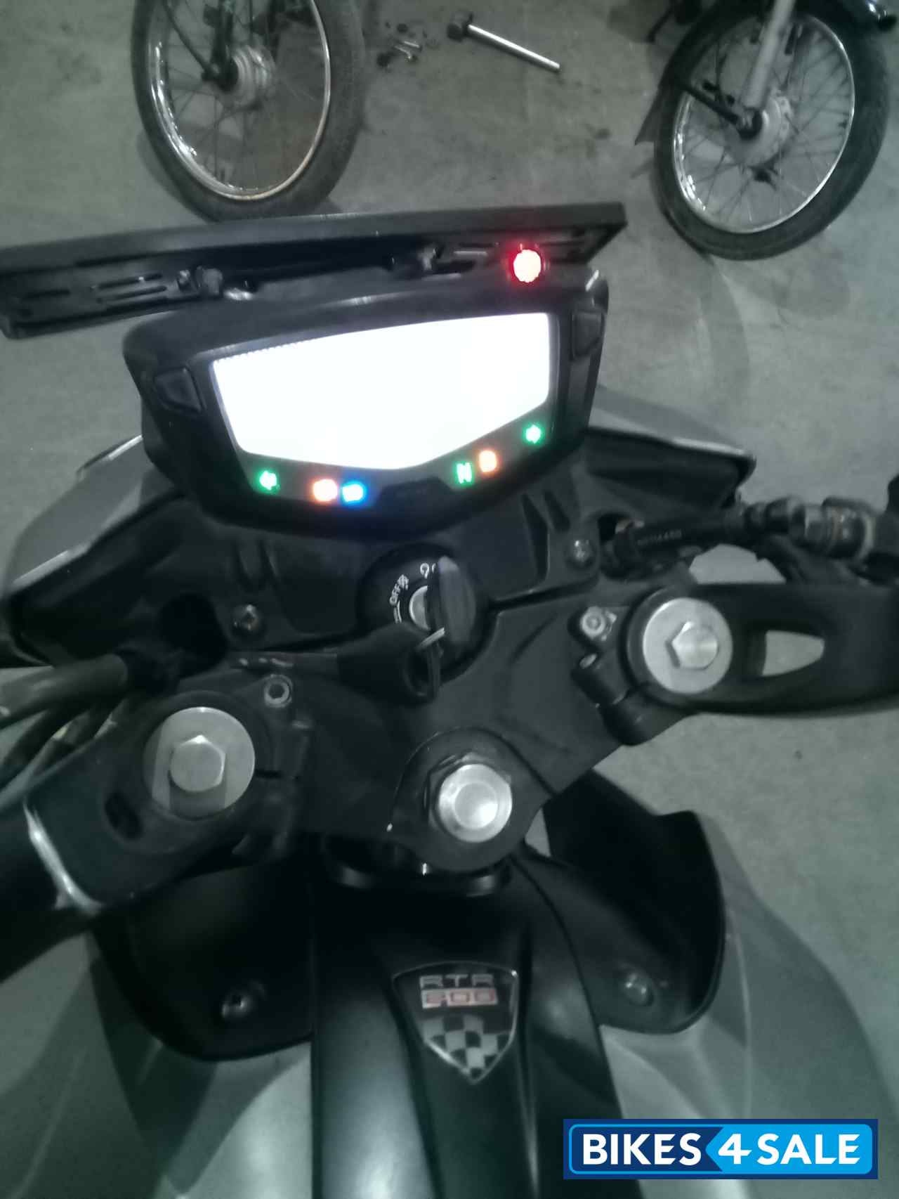 TVS Apache RTR 200 4V TVS Apache RTR 200 4V