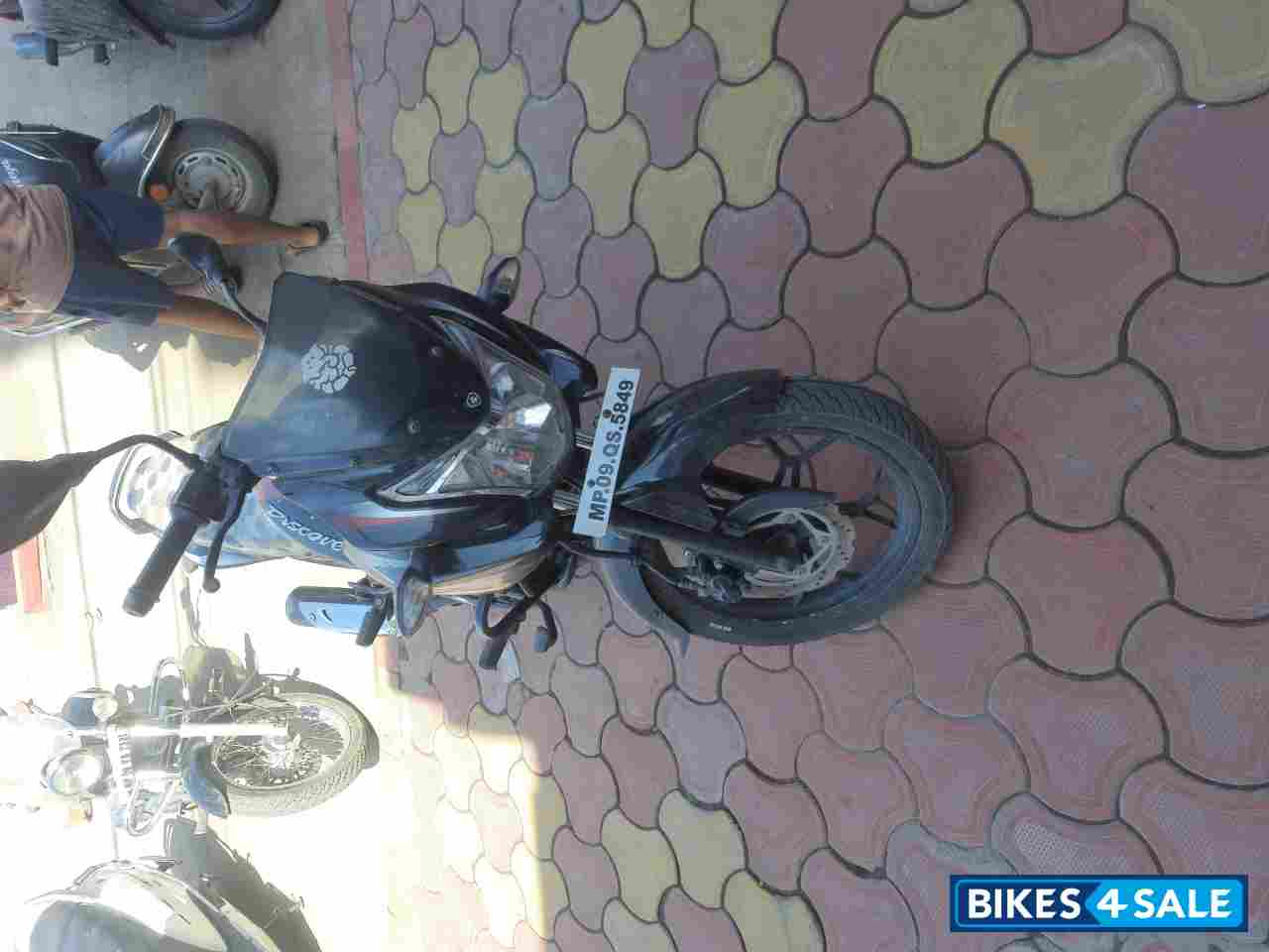 Bajaj Discover 150 F Bajaj Discover 150 F