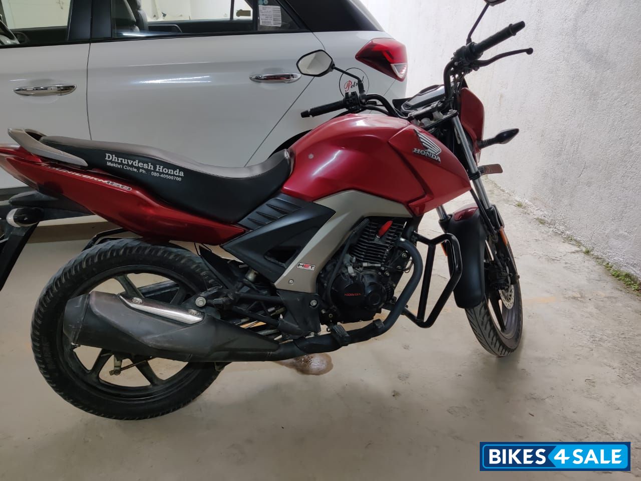 Maroon Honda CB Unicorn 160