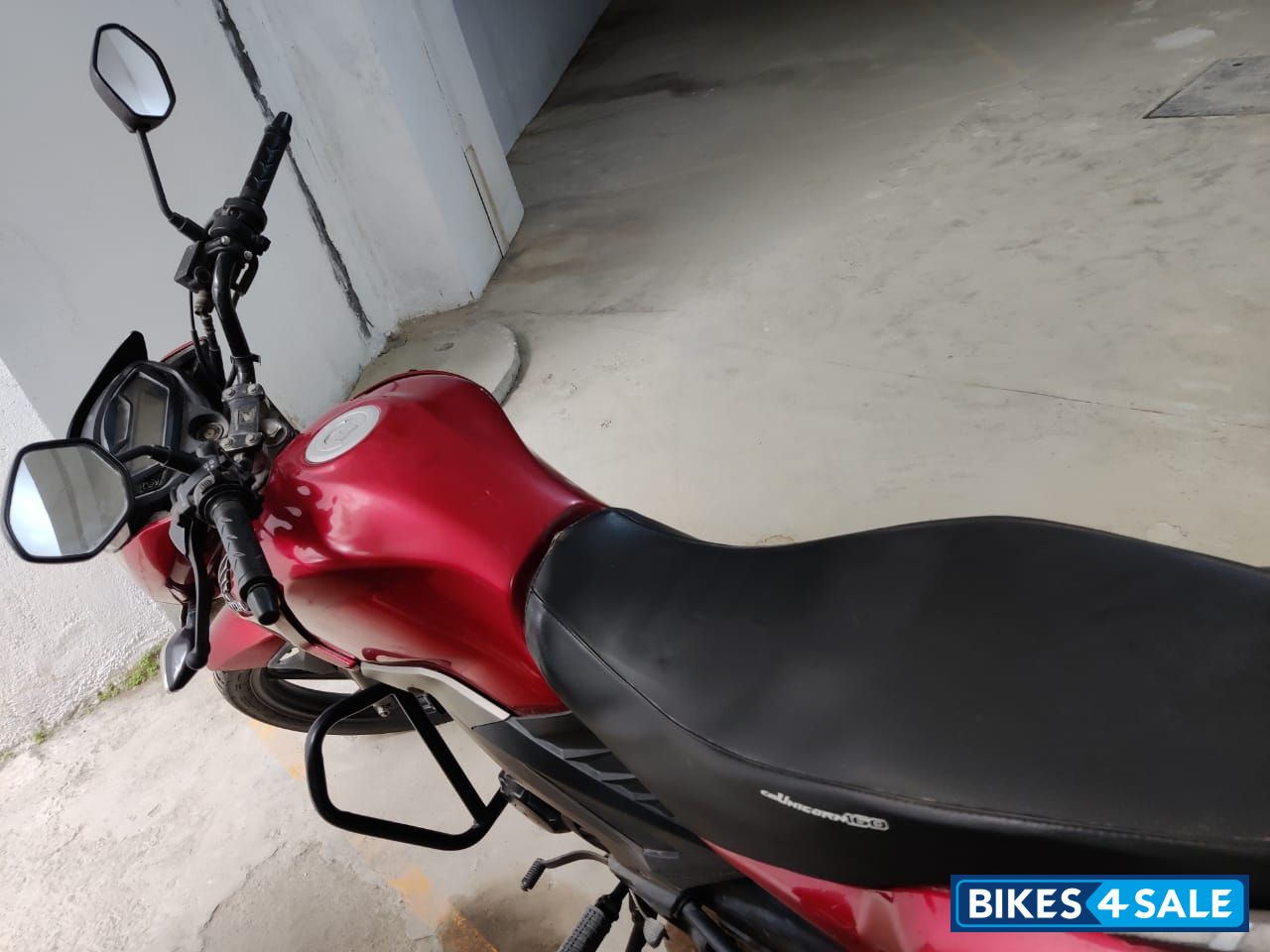 Maroon Honda CB Unicorn 160