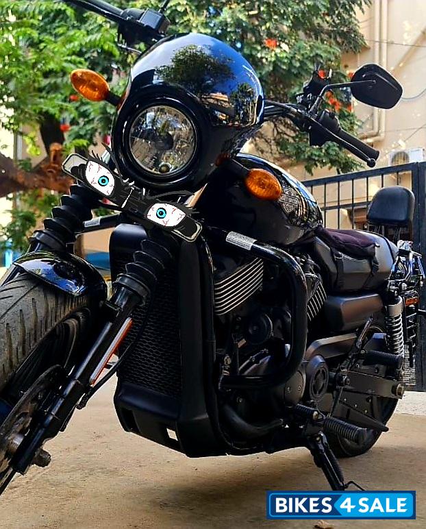 Black Harley Davidson Street 750