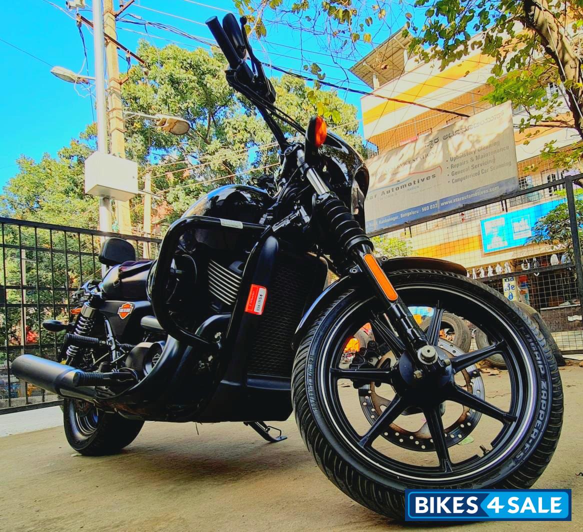 Black Harley Davidson Street 750