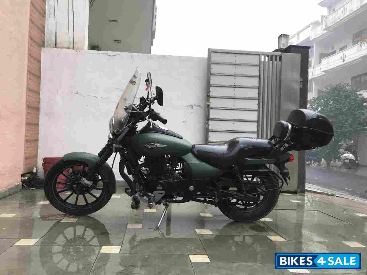 Black Bajaj Avenger Street 220