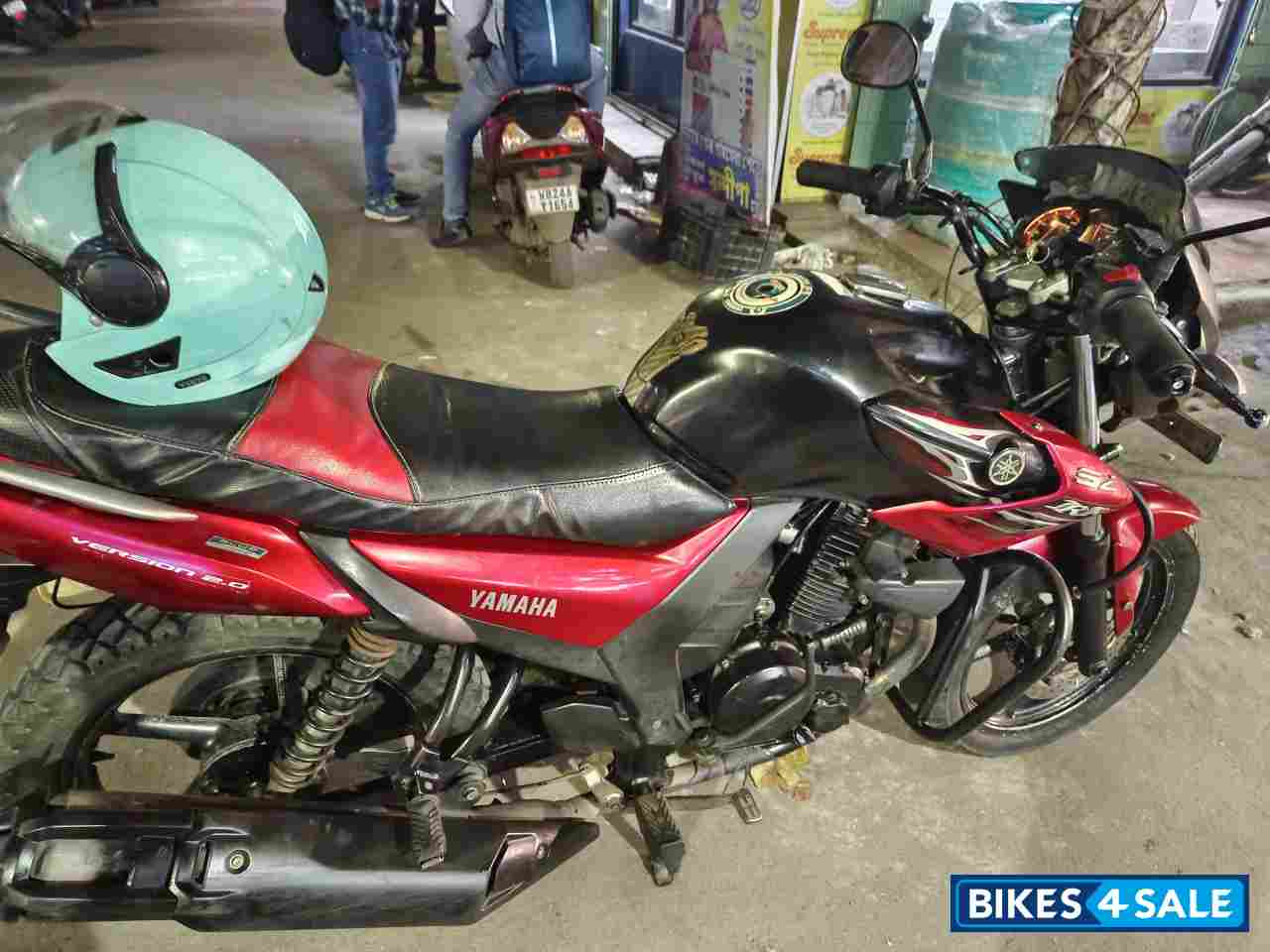 Black Red Yamaha SZ-RR