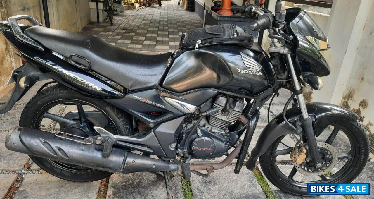 Black Honda CB Unicorn