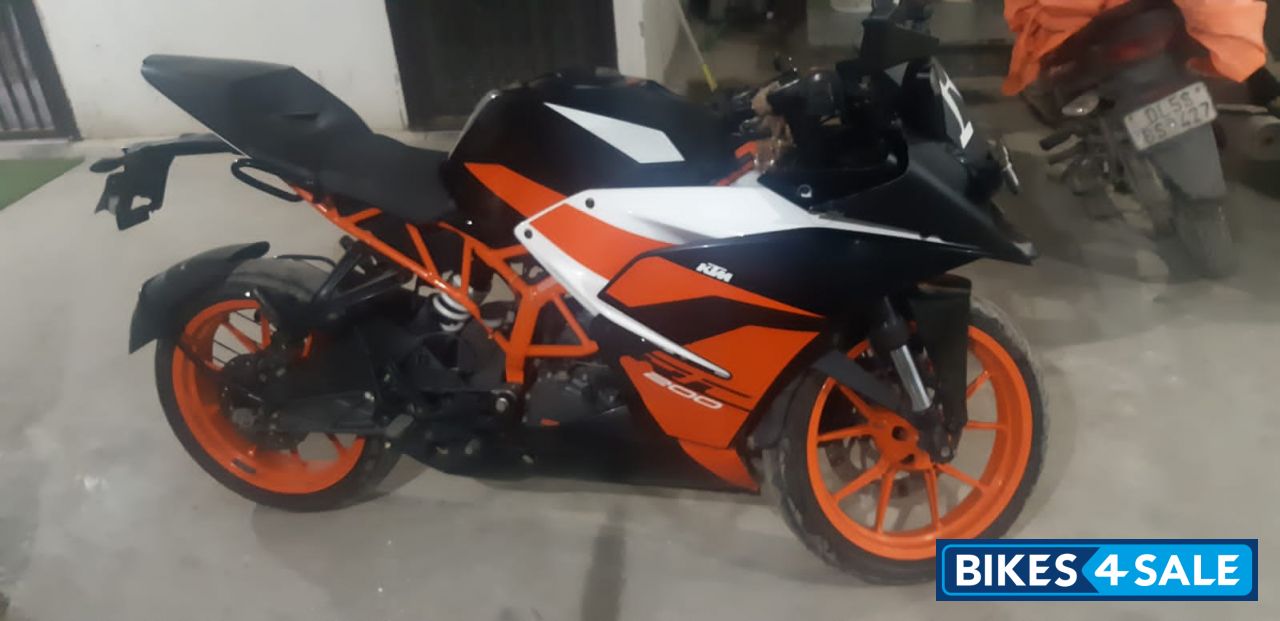 Red And Black KTM RC 200