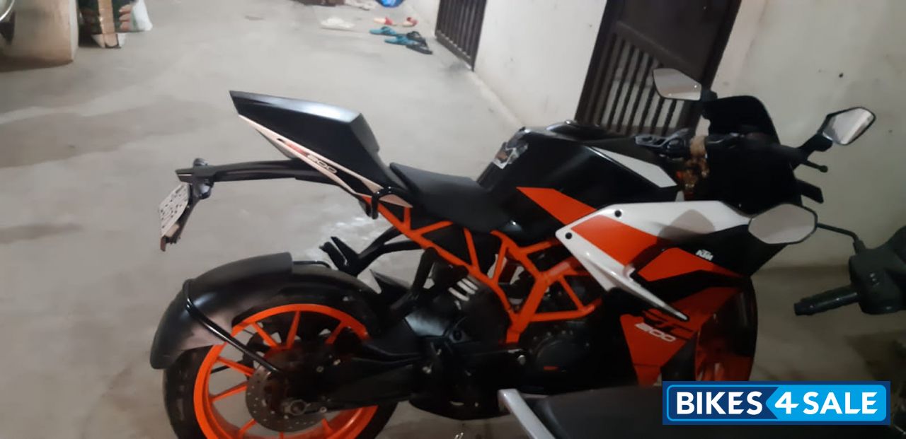Red And Black KTM RC 200