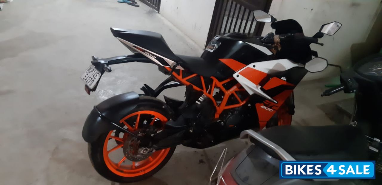 Red And Black KTM RC 200