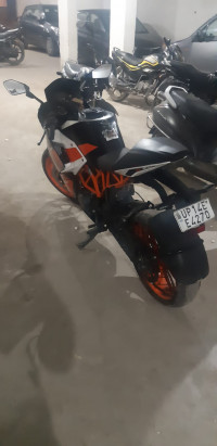 Red And Black KTM RC 200