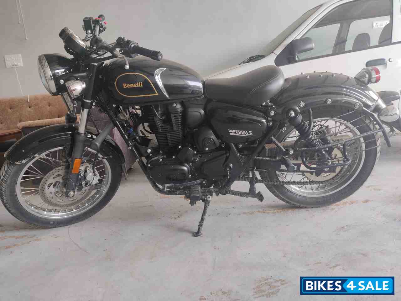 Black Benelli Imperiale 400 BS6
