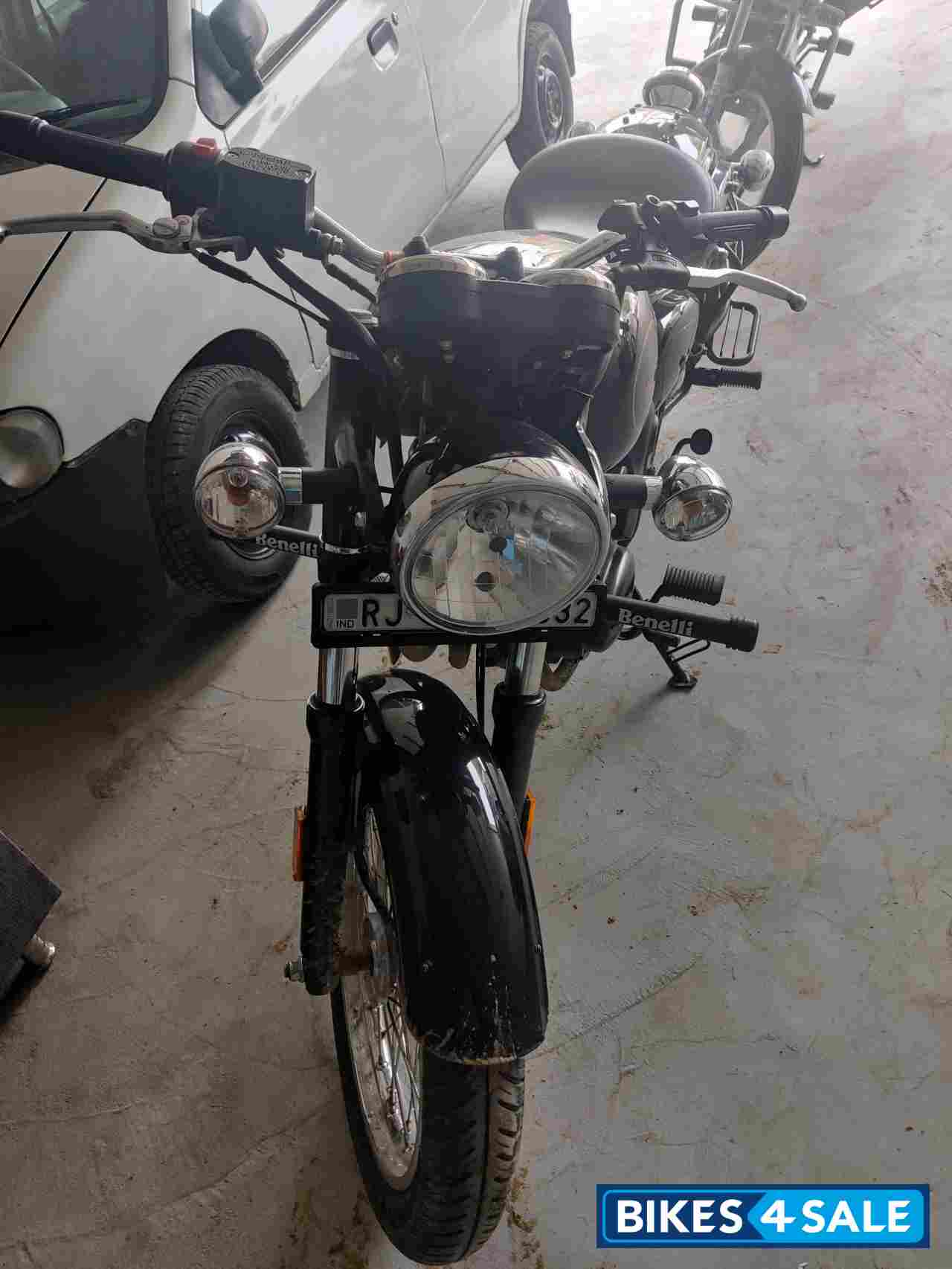 Black Benelli Imperiale 400 BS6