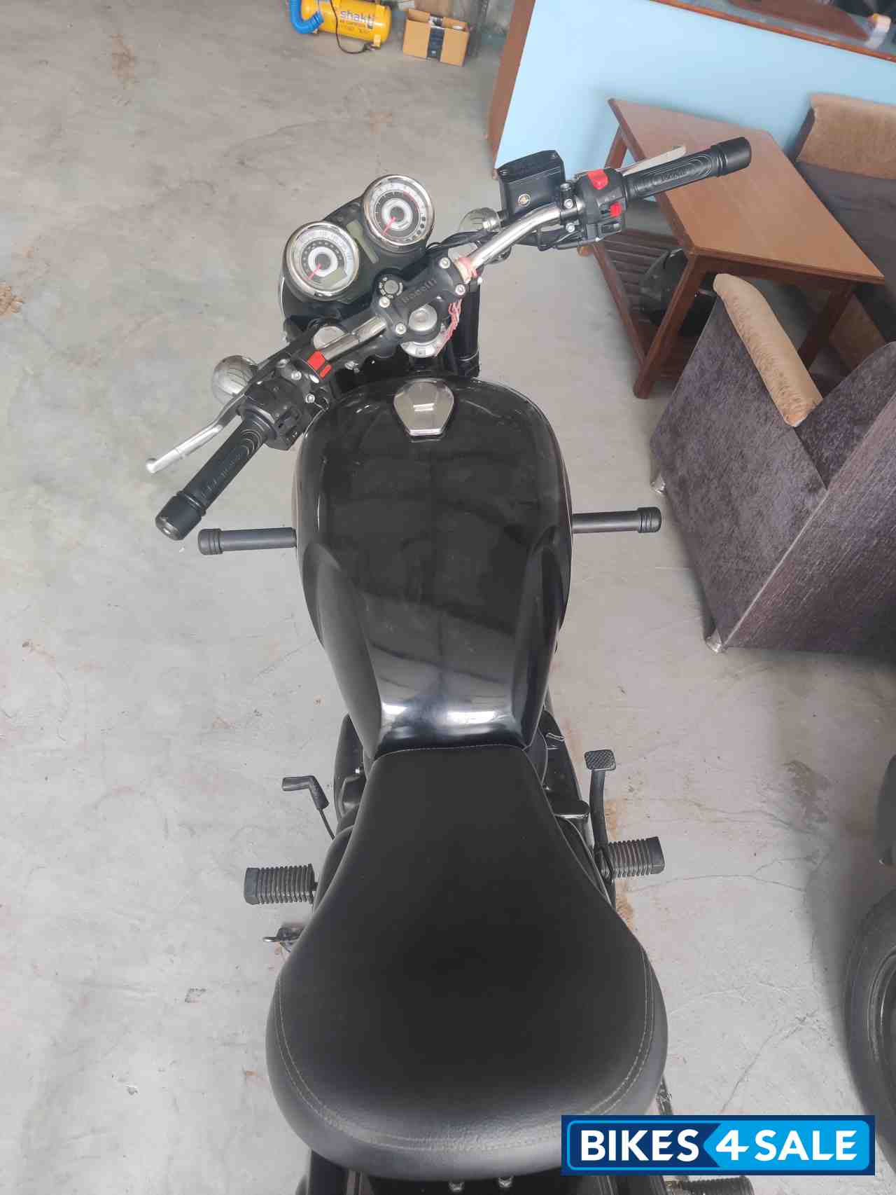 Black Benelli Imperiale 400 BS6