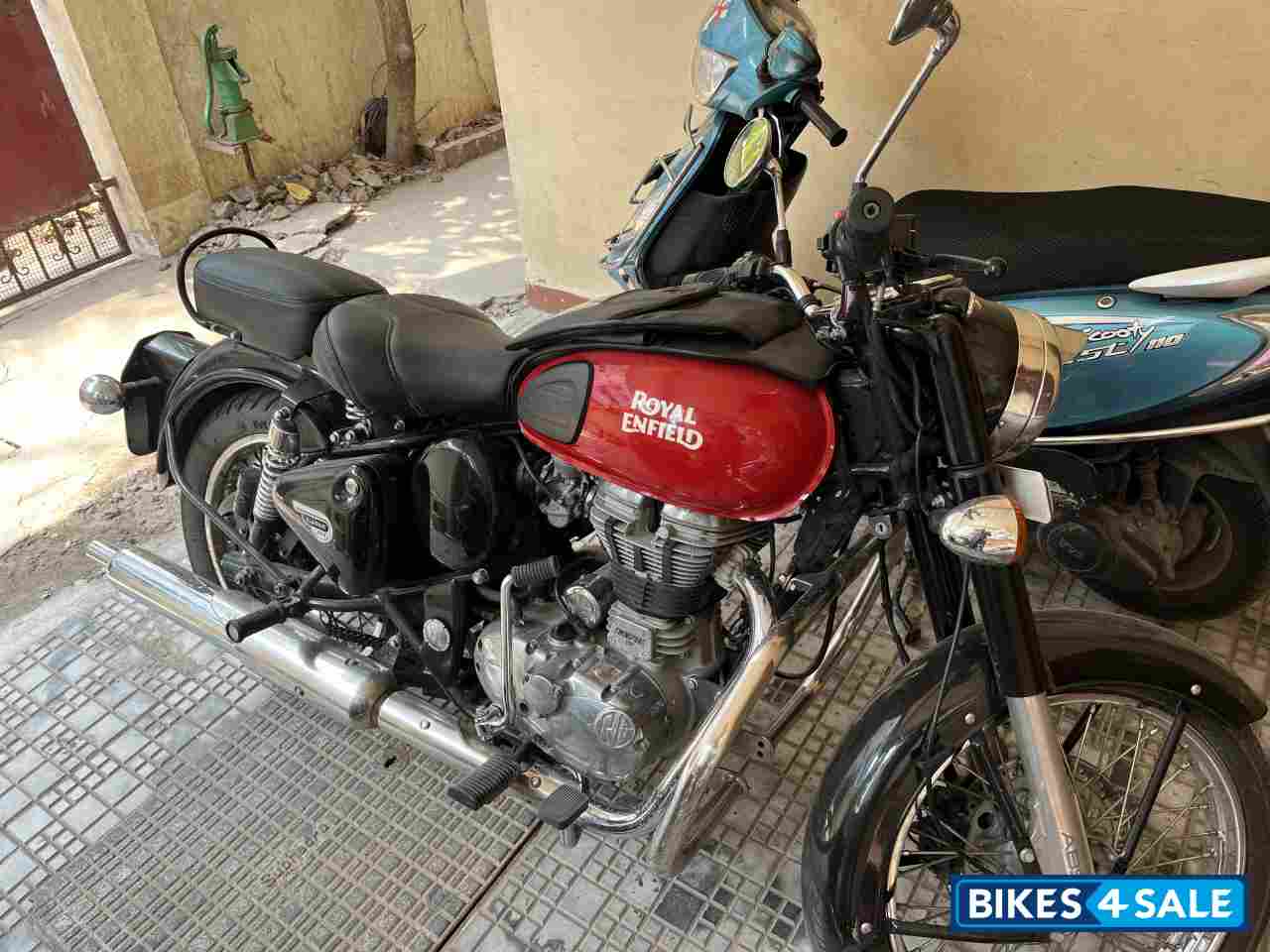 Red Royal Enfield Classic 350 Redditch Red