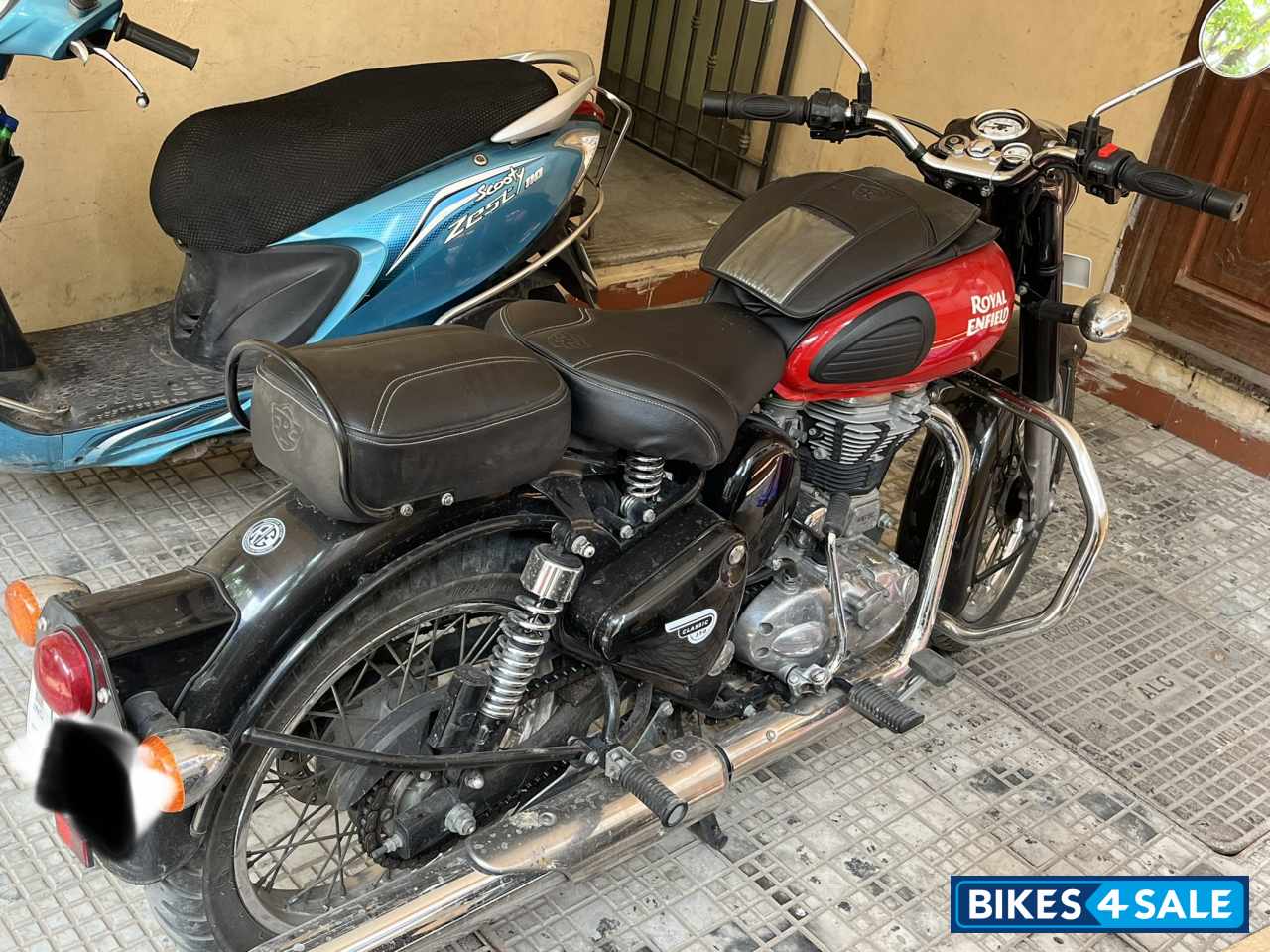 Red Royal Enfield Classic 350 Redditch Red