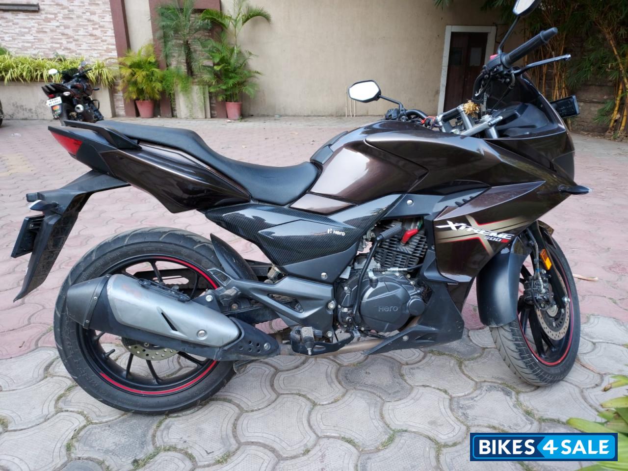 Brown Hero Xtreme 200S