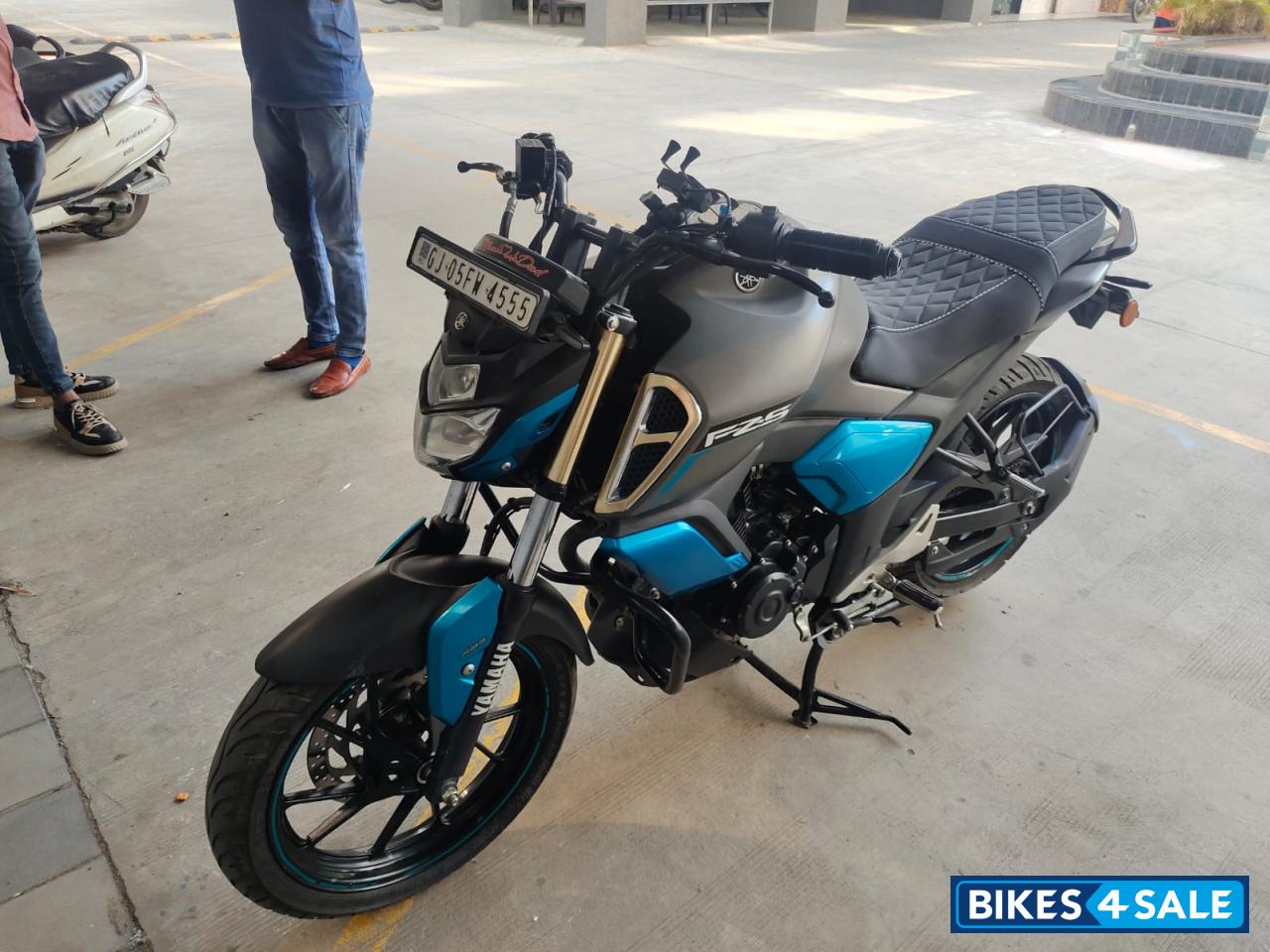 Grey Yamaha  Fz-s v 3.0