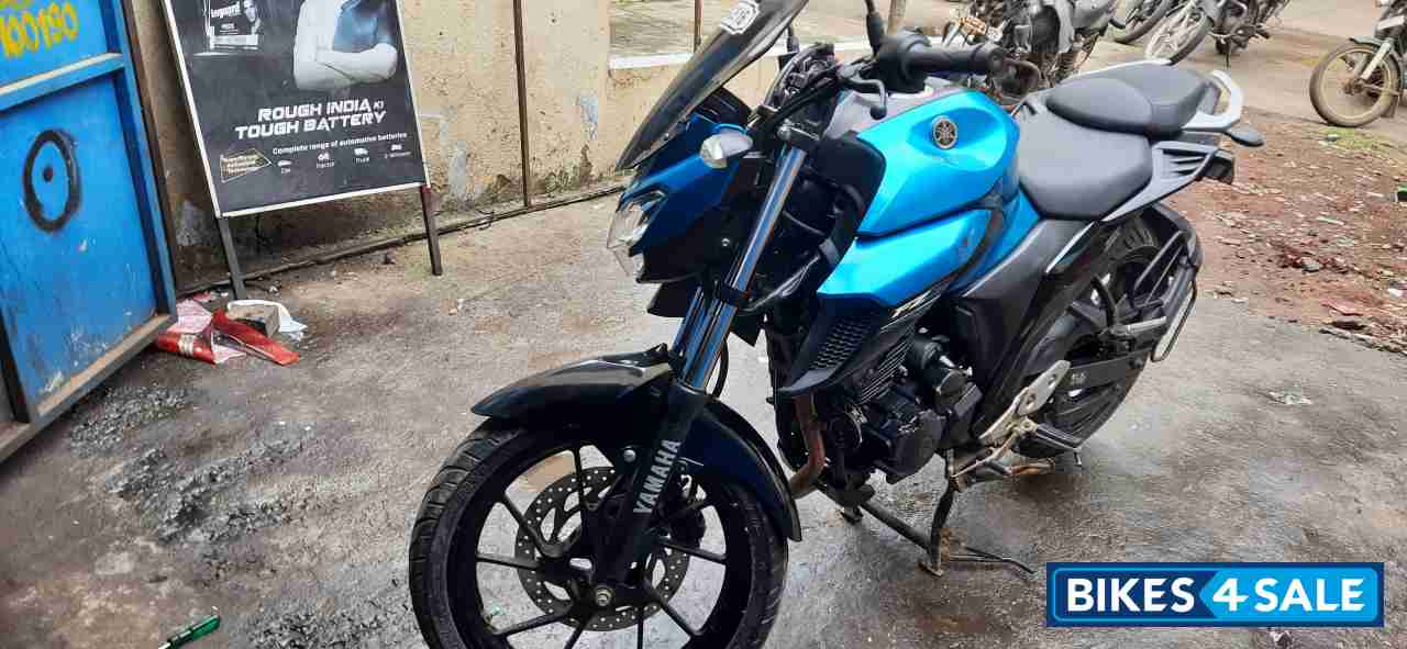 Blue Yamaha FZ25