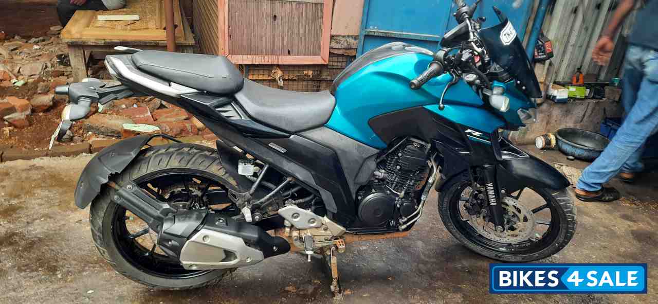 Blue Yamaha FZ25