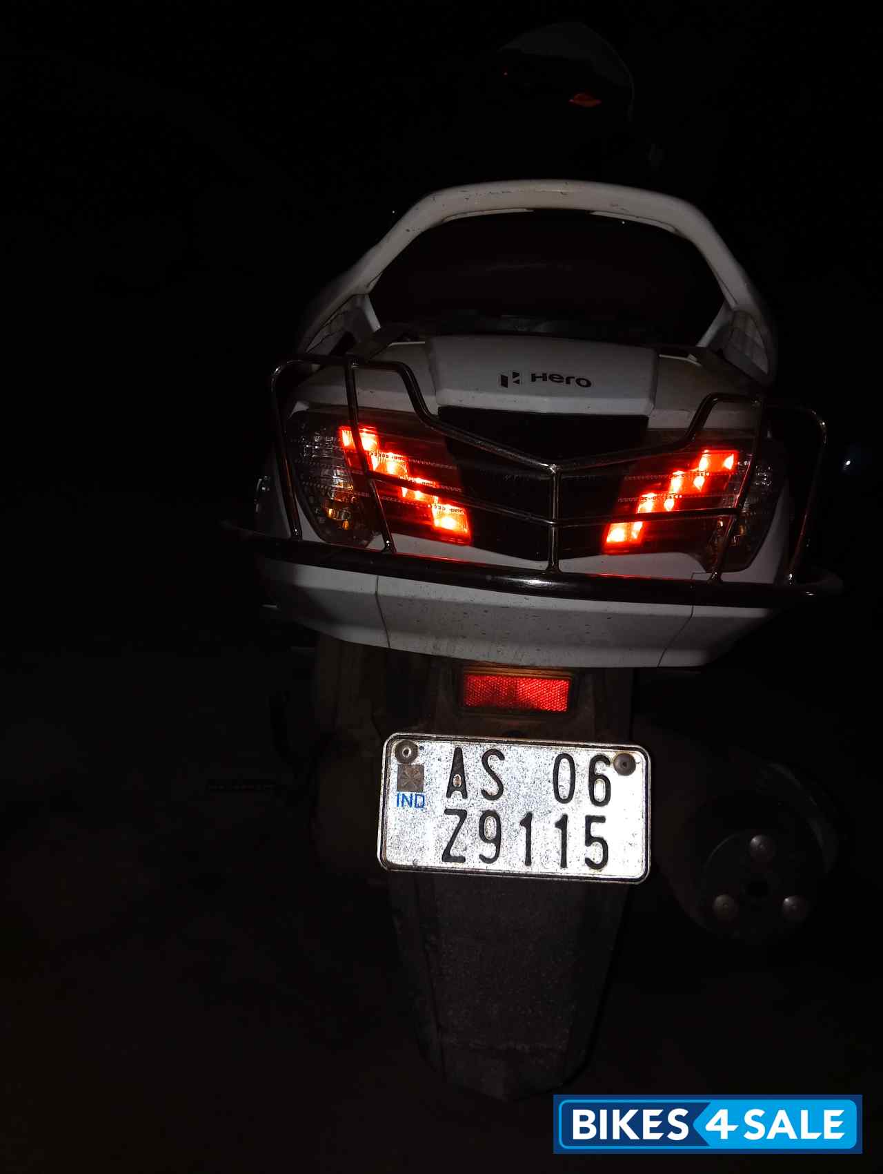 White Hero Maestro Edge 125 FI White Hero Maestro Edge 125 FI