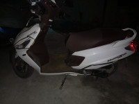 White Hero Maestro Edge 125 FI