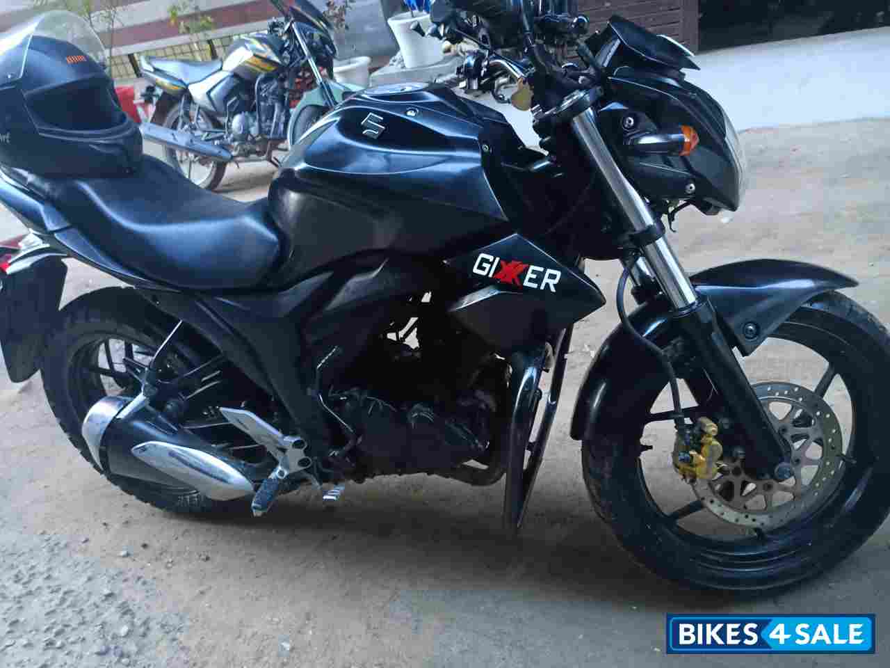 Black Suzuki Gixxer 150