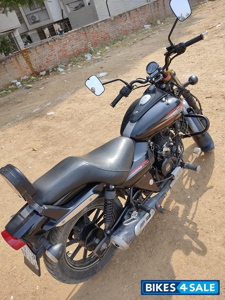 Black Mate Bajaj Avenger Street 220