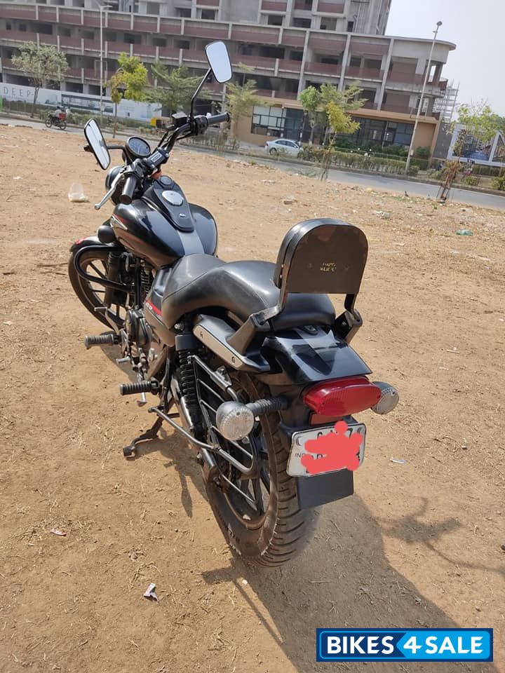 Black Mate Bajaj Avenger Street 220