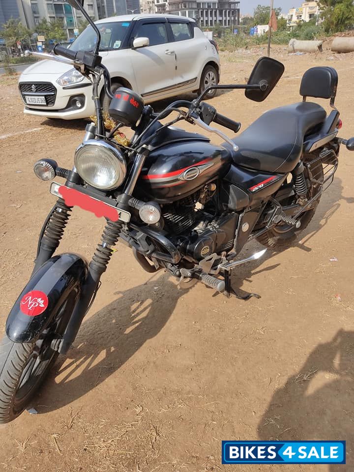 Black Mate Bajaj Avenger Street 220