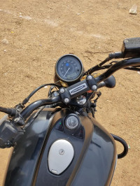 Black Mate Bajaj Avenger Street 220