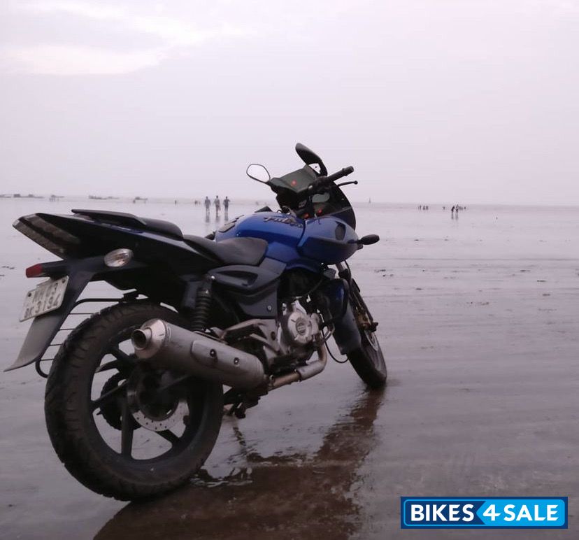 Bajaj Pulsar 220F