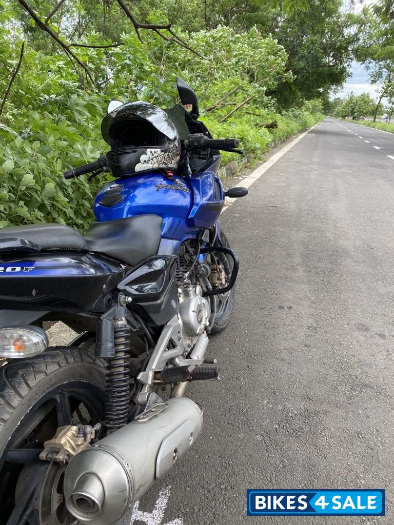 Bajaj Pulsar 220F
