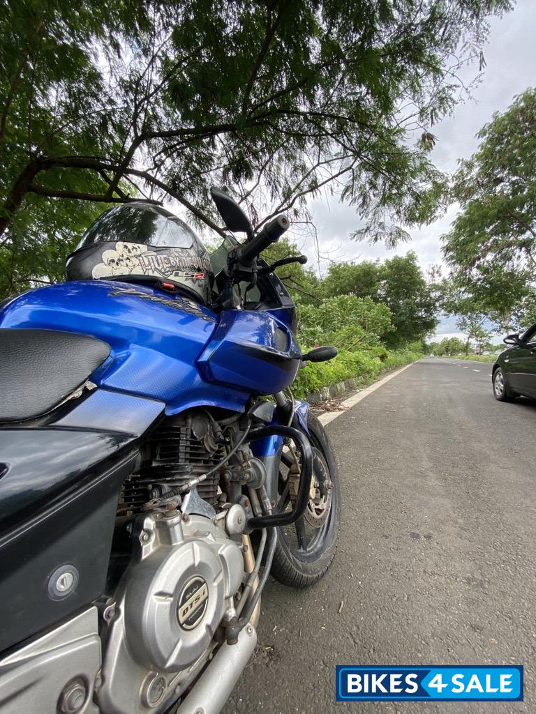 Bajaj Pulsar 220F