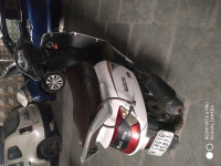 White Mahindra Gusto