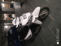 White Mahindra Gusto