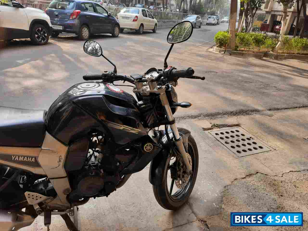 Black Yamaha FZ16