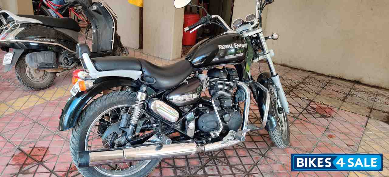 Black Royal Enfield Thunderbird 350