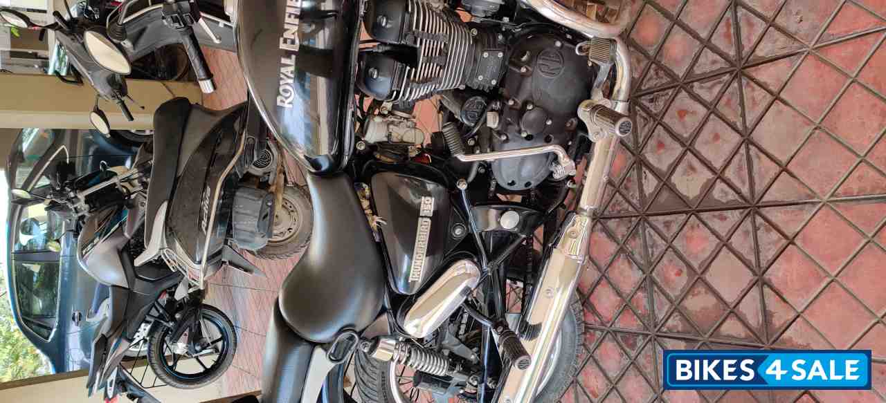 Black Royal Enfield Thunderbird 350