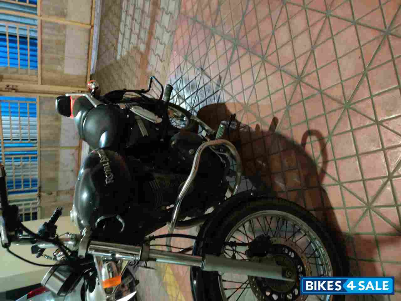 Black Royal Enfield Thunderbird 350