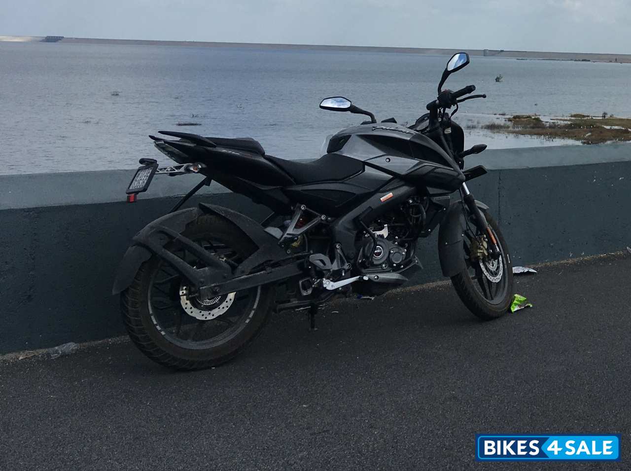 Black/grey Bajaj Pulsar NS 160 BS6