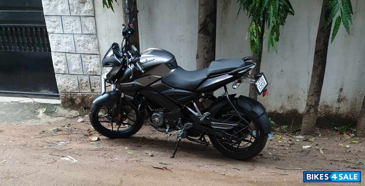 Black/grey Bajaj Pulsar NS 160 BS6