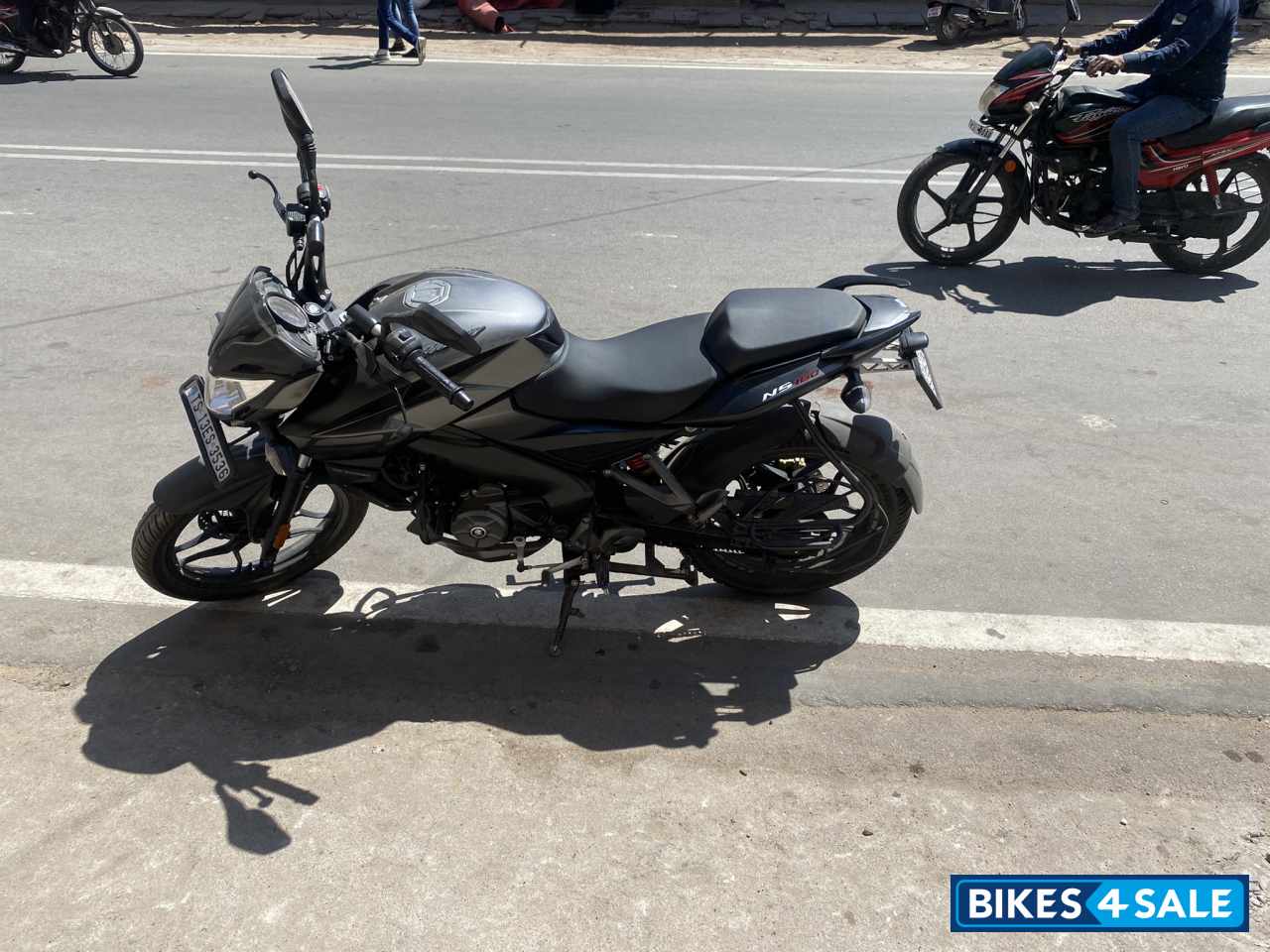 Black/grey Bajaj Pulsar NS 160 BS6