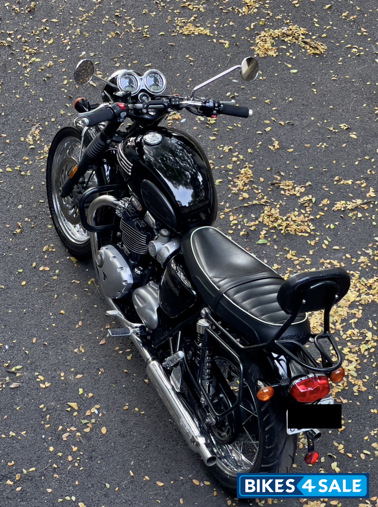 Black Triumph Bonneville T120