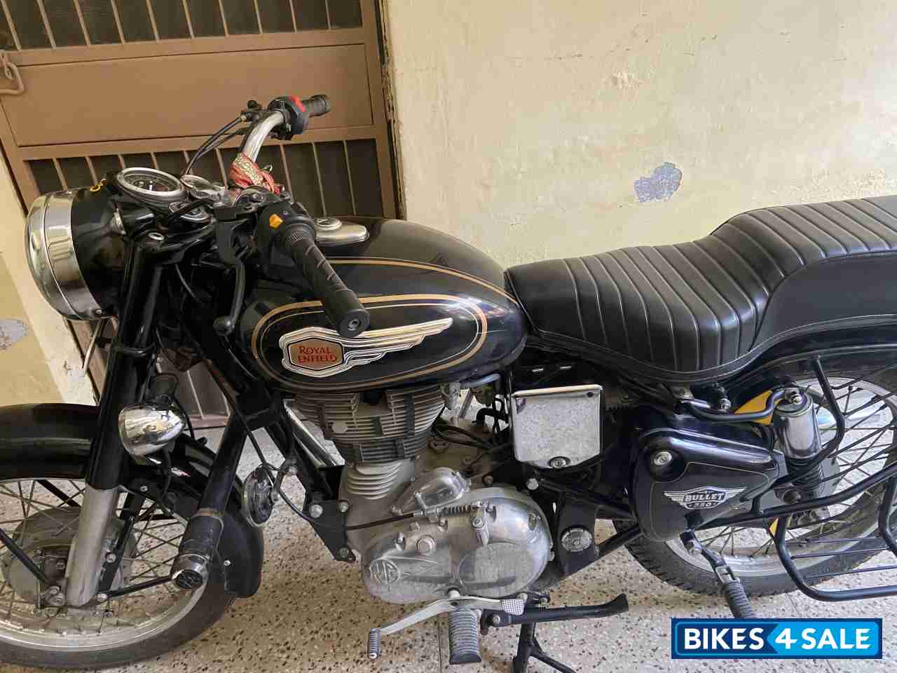 Black Royal Enfield Bullet Standard 350