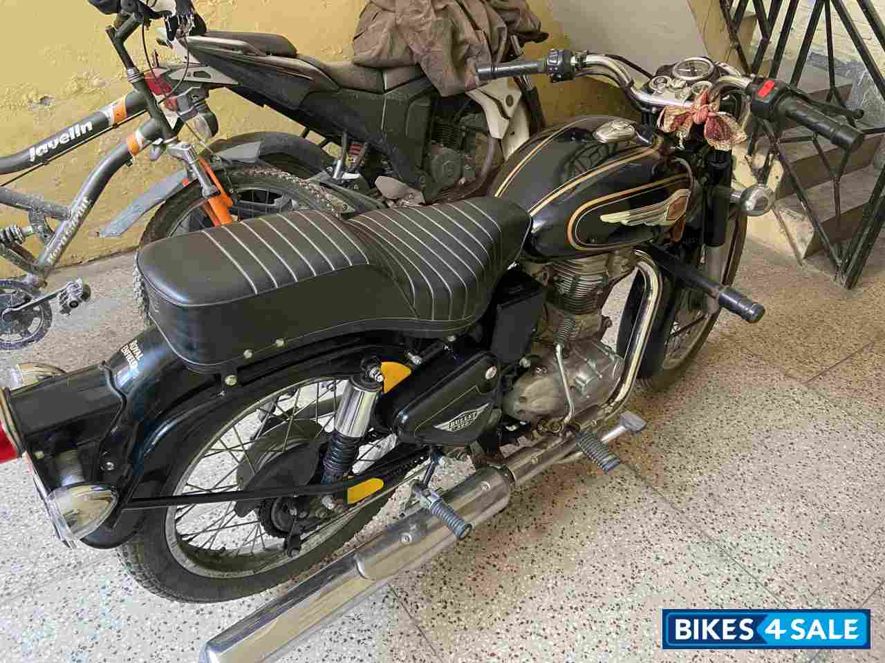 Black Royal Enfield Bullet Standard 350