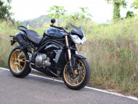 Pearl Black Triumph Speed Triple