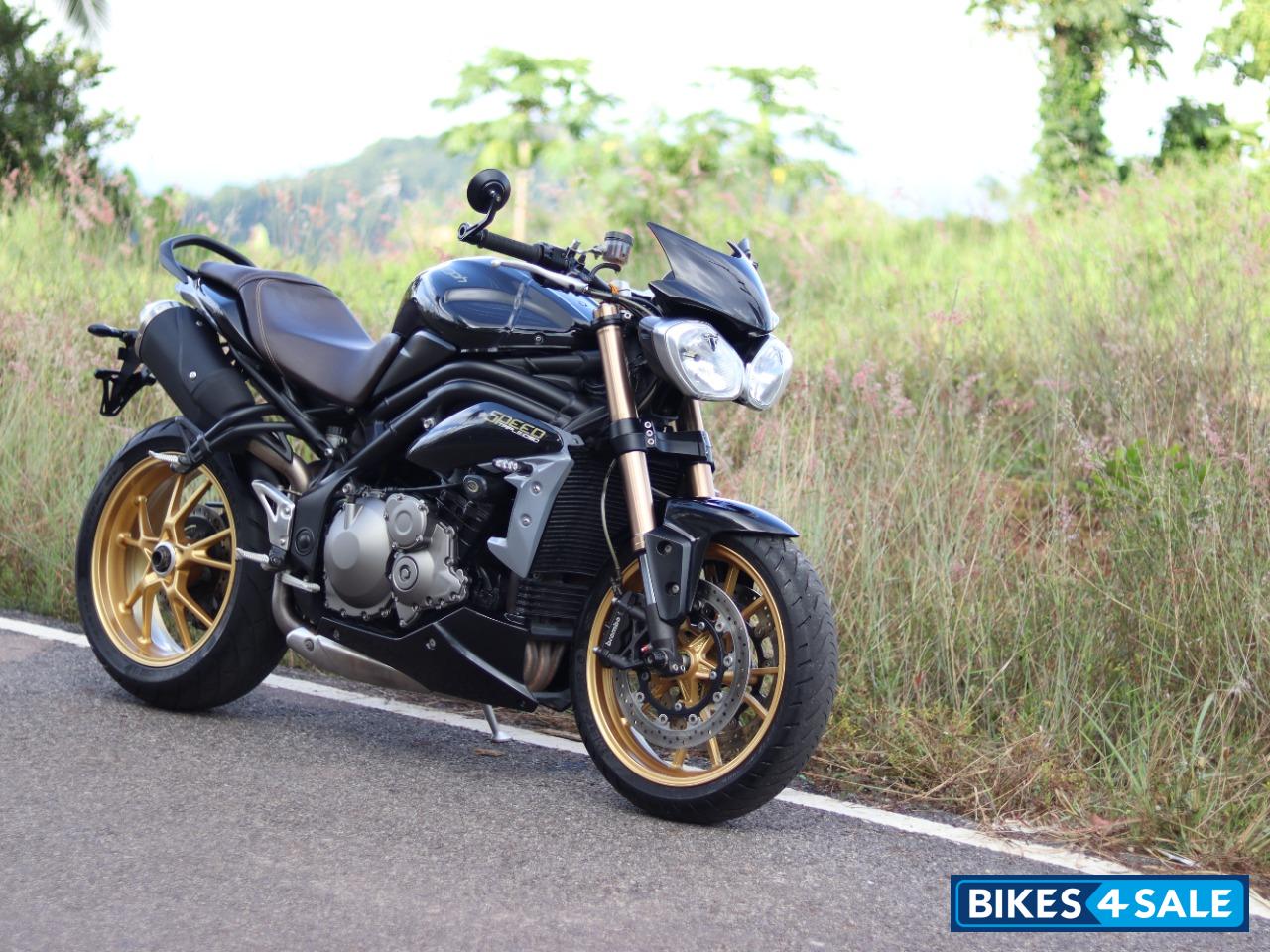 Pearl Black Triumph Speed Triple