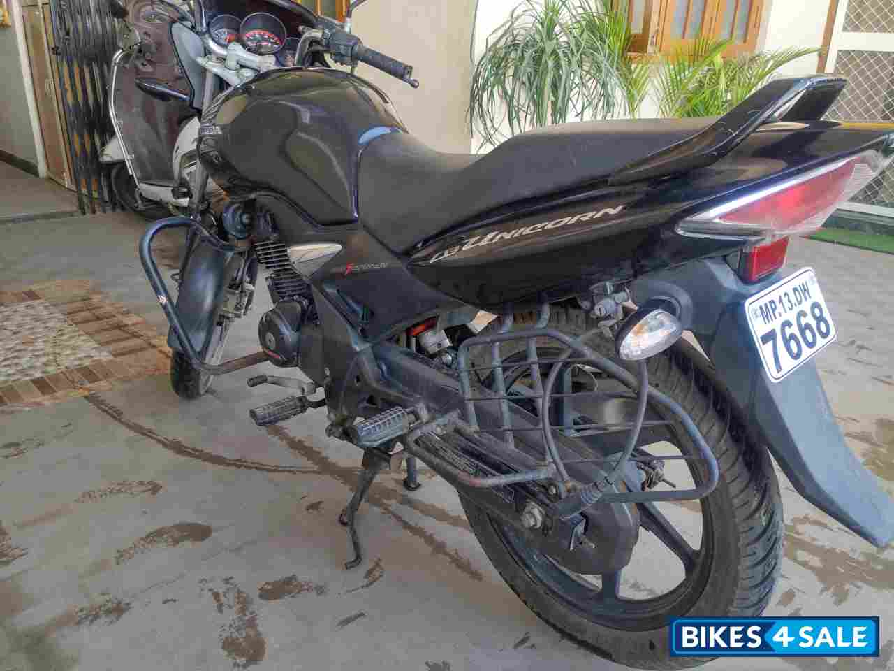 Black Honda CB Unicorn