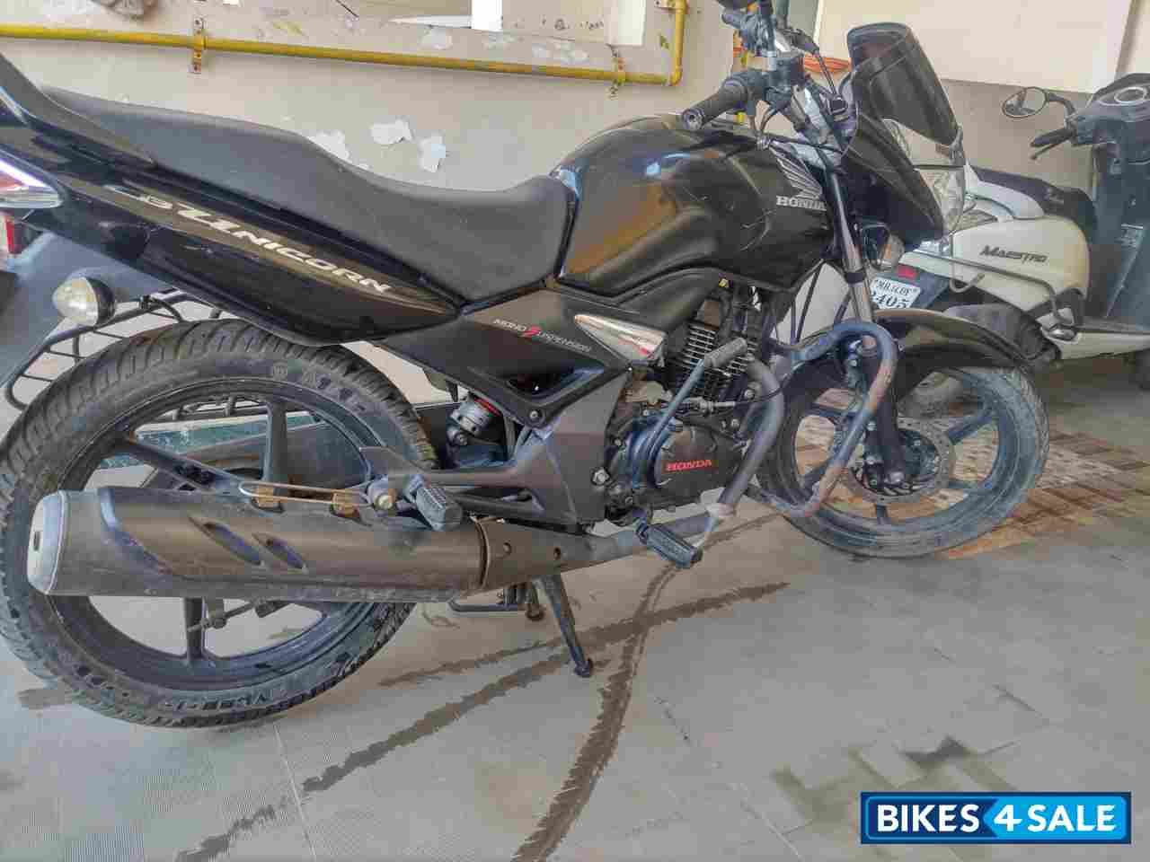 Black Honda CB Unicorn