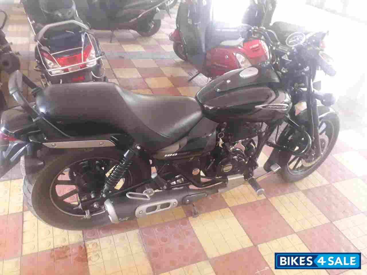 Bajaj Avenger Street 180